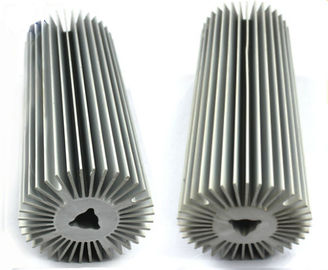 Profili di alluminio dell'estrusione del dissipatore di calore di trattamento naturale di ossidazione per il radiatore