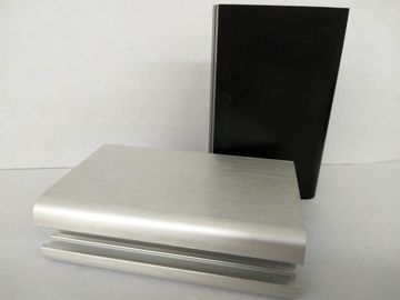 La polvere elettrostatica dello spruzzo ha ricoperto le estrusioni di alluminio/la lunghezza di profili lega di alluminio su misura