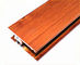 Il grano di legno spolverizza la lunghezza di alluminio ricoprente di profili su misura per costruzione